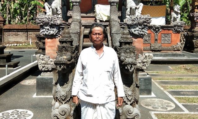 Pemangku Pura Tapang, Jro Mangku I Ketut Nemer. Hujan Turun di Pura Tapang Tanda Permohonan Diberkati
