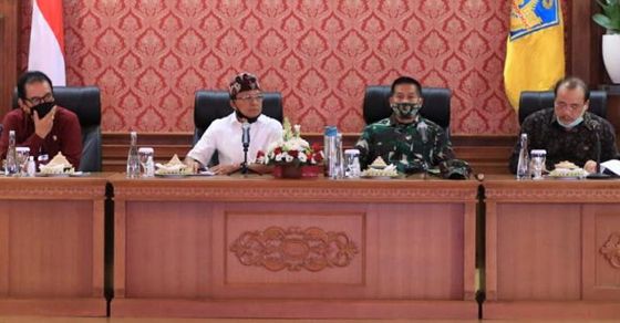 Gubernur Koster bersama Forkominda Provinsi Bali dalam rapat GTPP Covid-19 Provinsi Bali Gubernur Koster bersama Forkominda Provinsi Bali dalam rapat GTPP Covid-19 Provinsi Bali