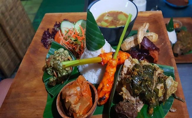 AUTENTIK: Babi Guling khas Bali menjadi incaran para tamu menu lezat, bali pesto ubud, bebek goreng, babi guling, pecinta kuliner