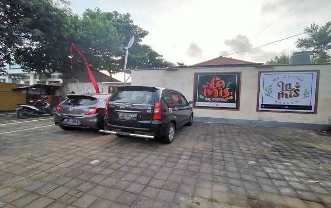 Tampak depan Lamis My Warung yang terletak di jalan Batur Sari, nomor 26 Sanur Kauh, Denpasar. lamis my warung, grand opening, 31 oktober, masakan nusantara, menu berbeda