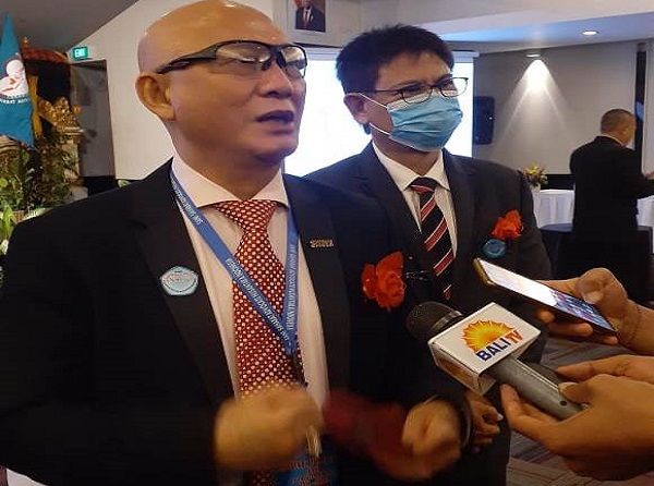 ORIENTASI PENGABDIAN: Ketua Umum BPP SANI Irwan Hadiwinata, SH, SpN, MH (kiri) dan Ketua BPW SANI Bali Dr Ir I Wayan Santosa, SH, MH. wayan santosa, sani bali, resmi dilantik, organisasi advokat