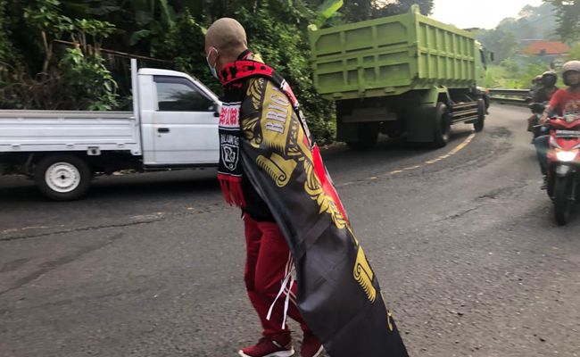 Bali United Juara, Ahmad Bersih Tunaikan Nazar Jalan Kaki 59 Kilometer