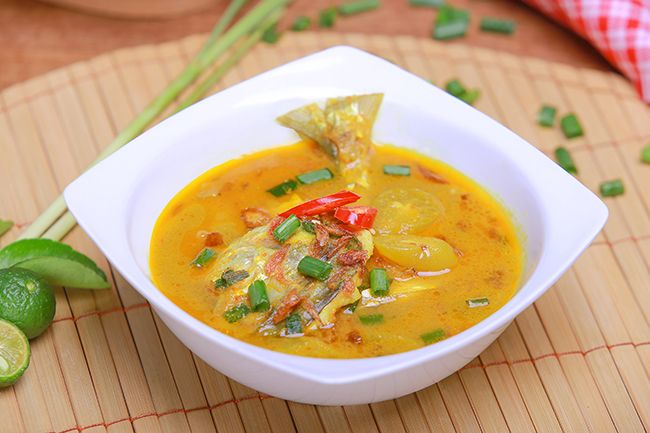 KUAH SEGAR:Pindang koyong dengan ikan putihan segar siap disajikan untuk pengunjung KUAH SEGAR:Pindang koyong dengan ikan putihan segar siap disajikan untuk pengunjung