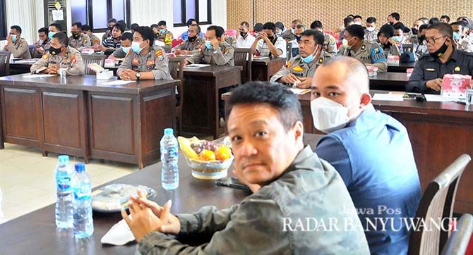 RUMAH SEHAT: Wendriawanto dan Mika Santoso siap memberikan fasilitas rumah sehat bagi anggota Polri dengan proses pembiayaan yang mudah. RUMAH SEHAT: Wendriawanto dan Mika Santoso siap memberikan fasilitas rumah sehat bagi anggota Polri dengan proses pembiayaan yang mudah.