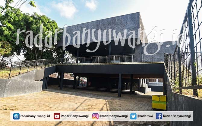 FUTURISTIK: Beginilah wajah baru Gedung Juang 45 alias Societeit de Club di Jalan Veteran Banyuwangi. FUTURISTIK: Beginilah wajah baru Gedung Juang 45 alias Societeit de Club di Jalan Veteran Banyuwangi.