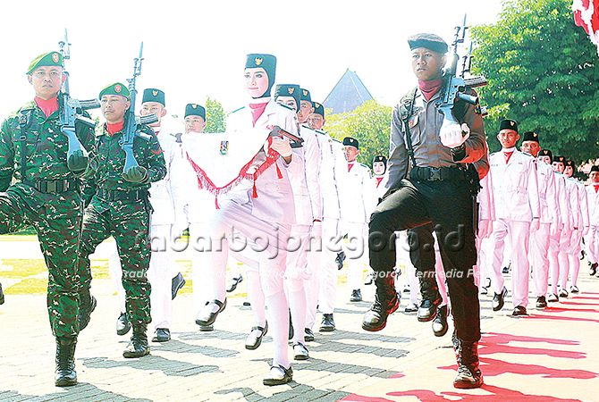 Tanamkan Ideologi Kebangsaan Kepada Paskibra Tanamkan Ideologi Kebangsaan Kepada Paskibra