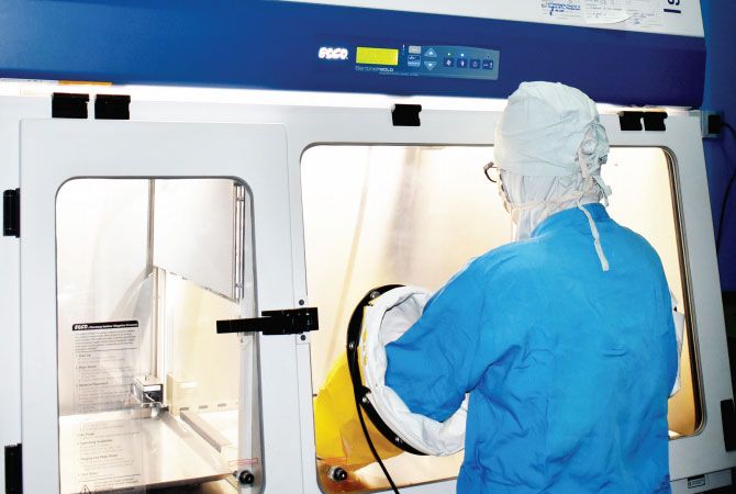 Layanan Kemoterapi dilengkapi dengan alat Biological Safety Cabinet (BSC), digunakan untuk penyiapan obat kemoterapi. Layanan Kemoterapi dilengkapi dengan alat Biological Safety Cabinet (BSC), digunakan untuk penyiapan obat kemoterapi.