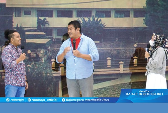 KENANG MASA LALU: Wakil Bupati Pacitan, Gagarin saat menceritakan kenangannya di UMM. KENANG MASA LALU: Wakil Bupati Pacitan, Gagarin saat menceritakan kenangannya di UMM.
