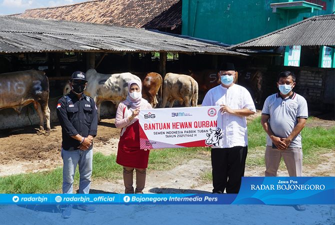 Penyerahan bantuan hewan kurban sebanyak 7 ekor sapi ke Rumah Potong Hewan Ruminansia (RPH-R) Kecamatan Bancar. Penyerahan bantuan hewan kurban sebanyak 7 ekor sapi ke Rumah Potong Hewan Ruminansia (RPH-R) Kecamatan Bancar.