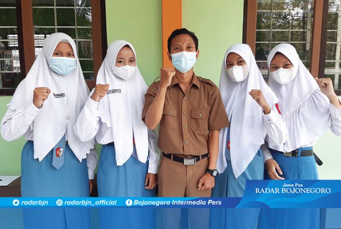 Pandemi Bukan Penghalang bagi SMAN 1 Singgahan untuk Berprestasi Pandemi Bukan Penghalang bagi SMAN 1 Singgahan untuk Berprestasi