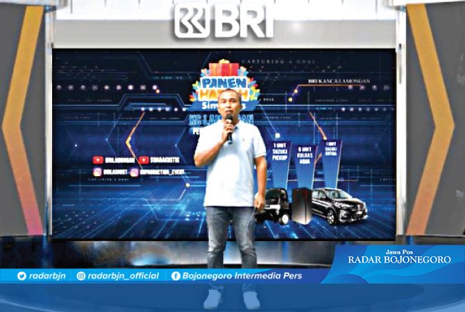 I Gede Dianarta Pemimpin BRI Cabang Lamongan saat memberikan sambutan dalam penarikan undian Panen Hadiah Simpedes Periode I Tahun 2021. I Gede Dianarta Pemimpin BRI Cabang Lamongan saat memberikan sambutan dalam penarikan undian Panen Hadiah Simpedes Periode I Tahun 2021.