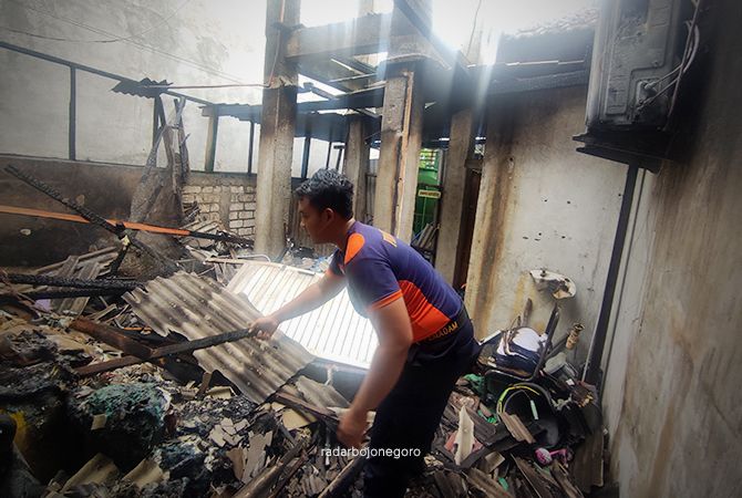 Korsleting, Tempat Limbah B3 Terbakar Korsleting, Tempat Limbah B3 Terbakar