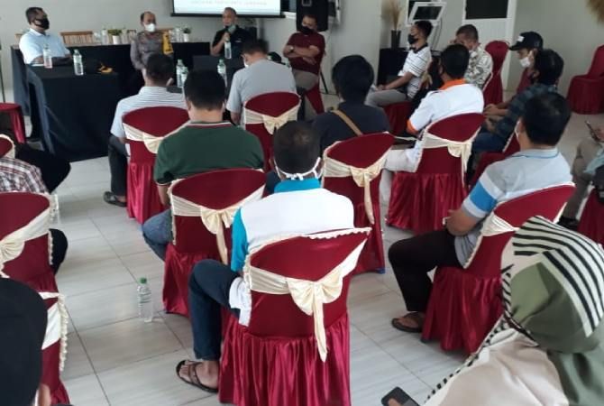 KOMPAK: Kegiatan Disporapar Jombang saat menggelar pertamuan dengan pelaku usaha wisata, salah satu yang ditekankan pentingnya protokol kesehatan di lokasi wisata. KOMPAK: Kegiatan Disporapar Jombang saat menggelar pertamuan dengan pelaku usaha wisata, salah satu yang ditekankan pentingnya protokol kesehatan di lokasi wisata.