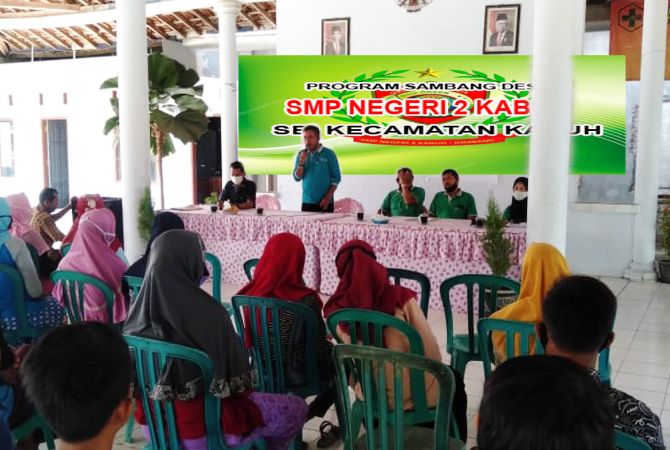 Sambutan Kepala Sekolah Zainul Arifin saat sambang desa disaksikan kades Manduro Sambutan Kepala Sekolah Zainul Arifin saat sambang desa disaksikan kades Manduro