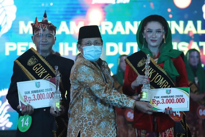 SELAMAT: Guk dan Yuk Jombang 2020 terpilih mendapat apresiasi dari Sekdakab Akhmad Jazuli kemarin. SELAMAT: Guk dan Yuk Jombang 2020 terpilih mendapat apresiasi dari Sekdakab Akhmad Jazuli kemarin.