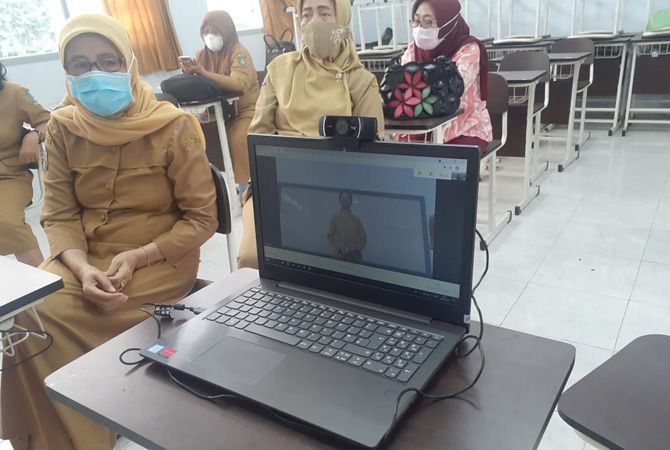INOVASI: SMAN 2 Jombang mengadakan pembelajaran kolaborasi antara daring dan luring. INOVASI: SMAN 2 Jombang mengadakan pembelajaran kolaborasi antara daring dan luring.
