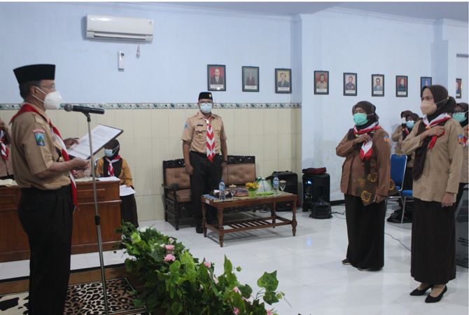 SELAMAT: Pengukuhan Saka Kencana DPPKB-PPA Jombang berjalan khidmat. SELAMAT: Pengukuhan Saka Kencana DPPKB-PPA Jombang berjalan khidmat.