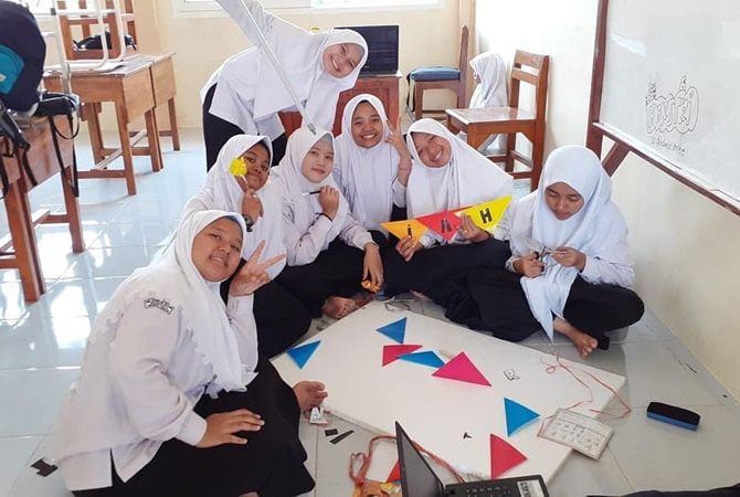Salah satu ketrampilan yang diberikan kepada siswa. Salah satu ketrampilan yang diberikan kepada siswa.
