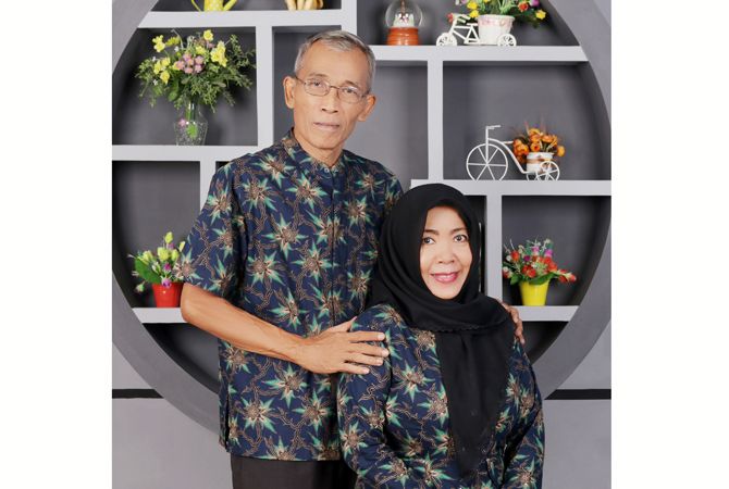 Hj WE Tjitrawatie SH, MSi bersama suami Hj WE Tjitrawatie SH, MSi bersama suami