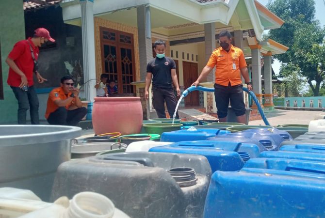 Warga Ngrimbi Jombang Mulai Kesulitan Air Warga Ngrimbi Jombang Mulai Kesulitan Air