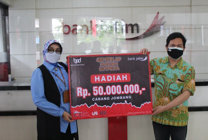 Kejutan Indah, Berharap Bank Jatim Semakin Maju Kejutan Indah, Berharap Bank Jatim Semakin Maju