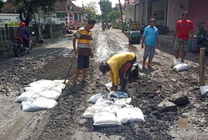 Sepakat, Perbaikan Kerusakan Jalan Kabupaten Dilakukan Bersama Sepakat, Perbaikan Kerusakan Jalan Kabupaten Dilakukan Bersama