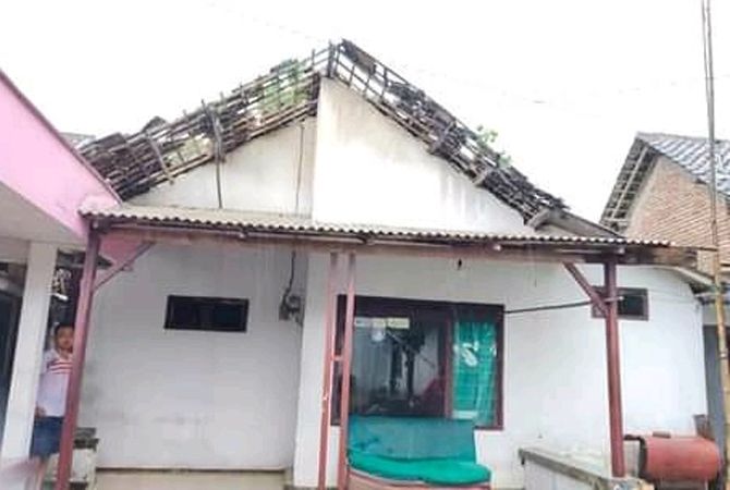 32 Rumah Rusak Diterjang Angin Kencang 32 Rumah Rusak Diterjang Angin Kencang