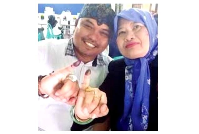 KOMPAK: Nurhadi dan Hartingah setelah mencoblos. pasutri anggota dpr
