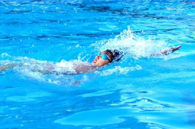 LATIHAN: Faizul Akhyar Alghiffari saat berada di kolam. prestasi renang