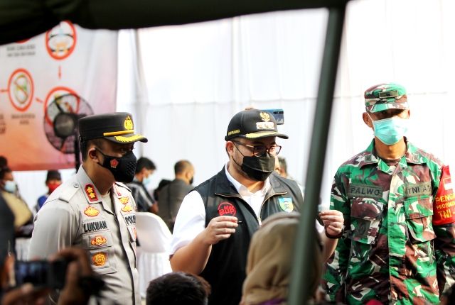 SIGAP: Bupati Dhito dan Kapolres AKBP Lukman Cahyono memberi keterangan pers. bupati dhito