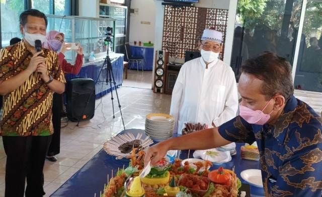 SEDERHANA: Tasyakuran milad KSPPS TAM Syariah dengan mematuhi protokol kesehatan. Milad