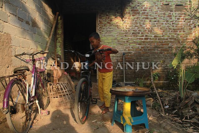 Mbah Kasih Masih Tunggu Ksatria Sosial Mbah Kasih Masih Tunggu Ksatria Sosial