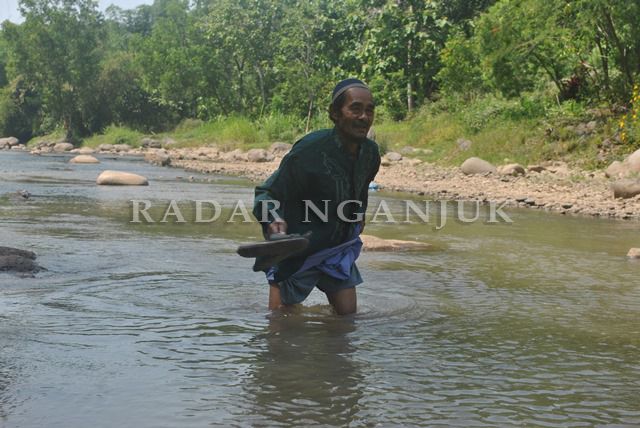 Berangkat Salat Jumat tanpa Khawatir Terpeleset Berangkat Salat Jumat tanpa Khawatir Terpeleset