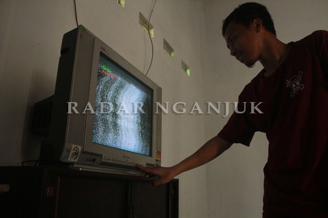 Pemain Makan Nasi Bungkus dan Tidur di Lantai Pemain Makan Nasi Bungkus dan Tidur di Lantai