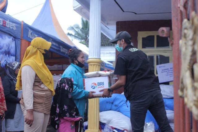 BRI Kerahkan Mobil Evakuasi dan Bangun Posko Bantuan BRI Kerahkan Mobil Evakuasi dan Bangun Posko Bantuan