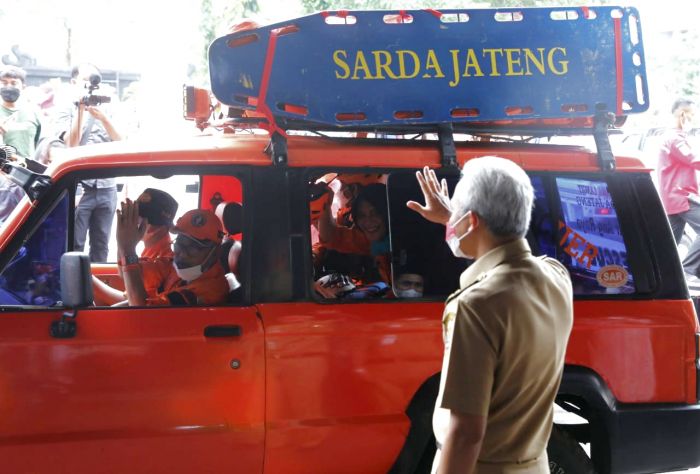 Gubernur Jateng Ganjar Bertindak Cepat Bantu Semeru Gubernur Jateng Ganjar Bertindak Cepat Bantu Semeru