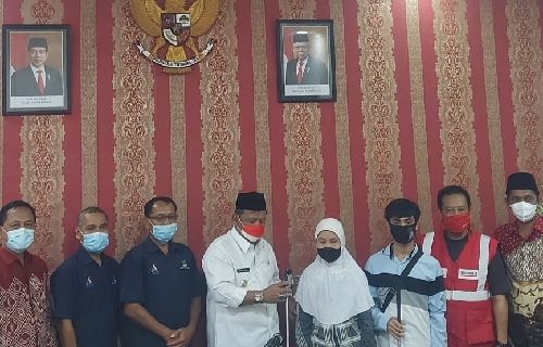 Alfamart Sumbang 30 Tongkat Tunanetra Alfamart Sumbang 30 Tongkat Tunanetra