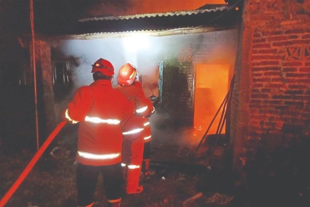 Gudang Penggilingan Padi di Pace Jadi Arang Gudang Penggilingan Padi di Pace Jadi Arang