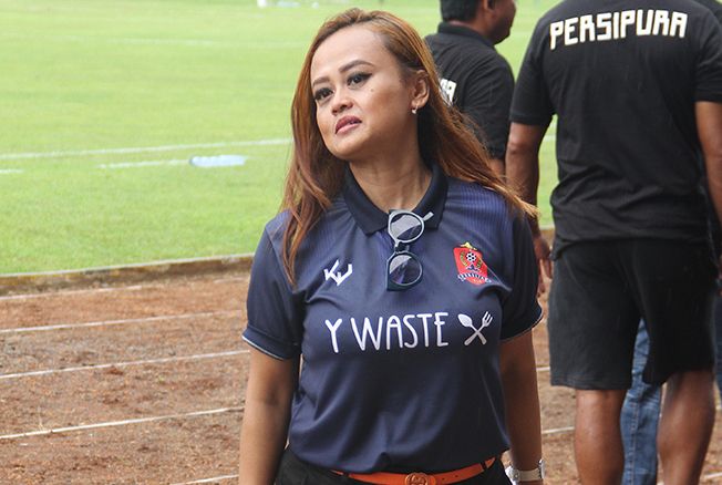 Esti Puji Lestari, Presiden Klub Persijap