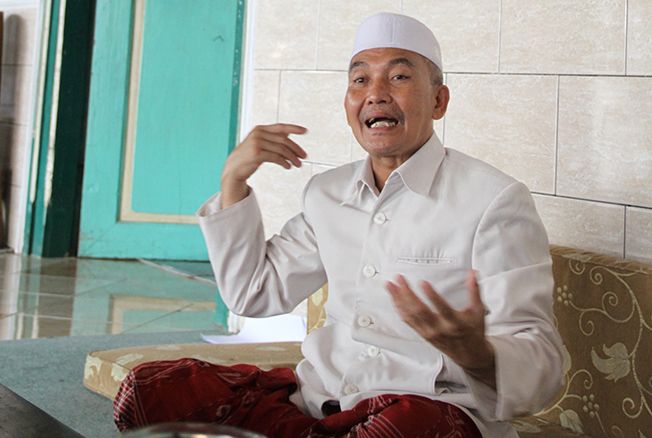 BERDARAH TIONGHOA: KH Muhammad Zaim Ahmad Ma'shoem, pengasuh Ponpes Kauman Lasem punya garis keturunan Tionghoa dari marga Oei. BERDARAH TIONGHOA: KH Muhammad Zaim Ahmad Ma'shoem, pengasuh Ponpes Kauman Lasem punya garis keturunan Tionghoa dari marga Oei.