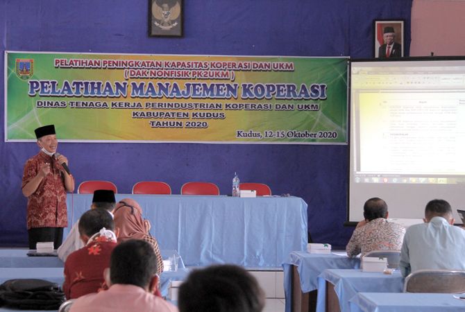 BIAR SEHAT: Disnaker Perinkop dan UKM Kudus menggelar pelatihan bagi pengurus koperasi. BIAR SEHAT: Disnaker Perinkop dan UKM Kudus menggelar pelatihan bagi pengurus koperasi.