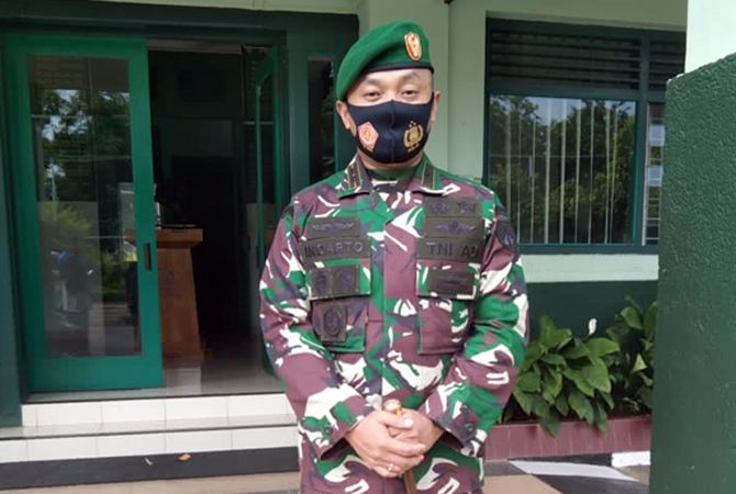 TUGAS DI KUDUS: Dandim Kudus Indarto membawa tongkat komando saat bertugas di Kodim Kudus. TUGAS DI KUDUS: Dandim Kudus Indarto membawa tongkat komando saat bertugas di Kodim Kudus.
