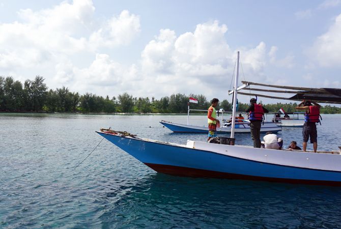 SPOT FAVORIT: Wisatawan sedang menikmati pasir putih dan selam bawah laut di salah satu pulau di Karimunjawa kemarin. SPOT FAVORIT: Wisatawan sedang menikmati pasir putih dan selam bawah laut di salah satu pulau di Karimunjawa kemarin.