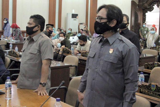 AKAN DIBAHAS:DPRD Kudus mempunyai enam inisiatif Ranperda, rencananya bakal digodok pada Prolegda 2021 mendatang. AKAN DIBAHAS:DPRD Kudus mempunyai enam inisiatif Ranperda, rencananya bakal digodok pada Prolegda 2021 mendatang.