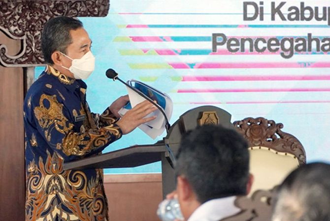 Paparan Bupati Haryanto tentang penanganan Covid-19 saat kedatangan sejumlah pejabat pusat. Paparan Bupati Haryanto tentang penanganan Covid-19 saat kedatangan sejumlah pejabat pusat.