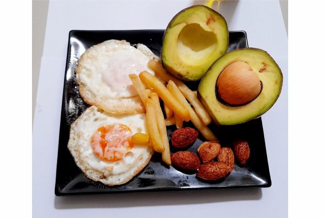 SESUAI TAKARAN: Contoh diet keto,,ditambahkan minyak vco dan ada kacang almond, sebagai snack. SESUAI TAKARAN: Contoh diet keto,,ditambahkan minyak vco dan ada kacang almond, sebagai snack.