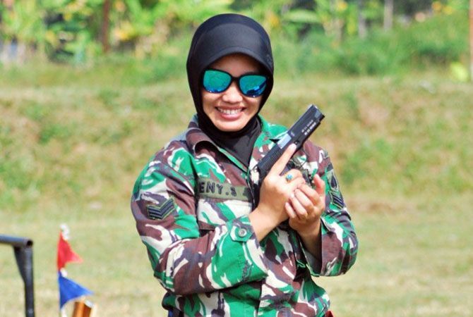 SATU-SATUNYA KOWAD: Serma Eny Setyorini menjadi satu-satu Kowad di Kodim Rembang. SATU-SATUNYA KOWAD: Serma Eny Setyorini menjadi satu-satu Kowad di Kodim Rembang.