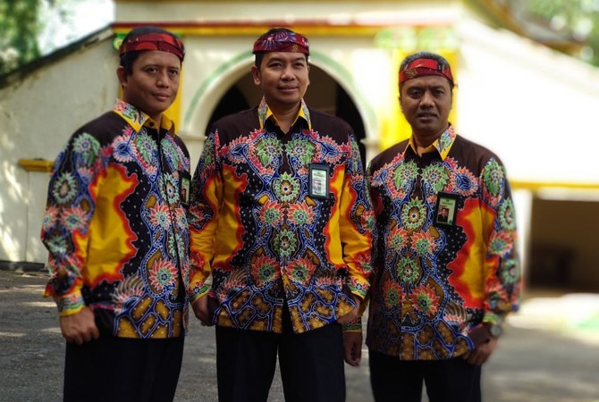 INOVASI: Dari kiri, Direktur Bisnis Hairil Fajar, Dirut Novi Sujatmiko, dan Direktur Operasional Cahya Wiratama. INOVASI: Dari kiri, Direktur Bisnis Hairil Fajar, Dirut Novi Sujatmiko, dan Direktur Operasional Cahya Wiratama.