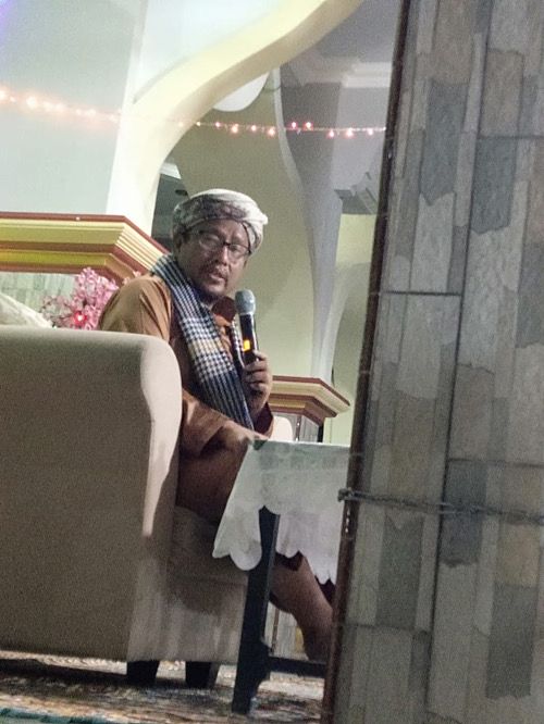 JELAS: KH Imam Mawardi saat mengisi ceramah. KH Imam Mawardi