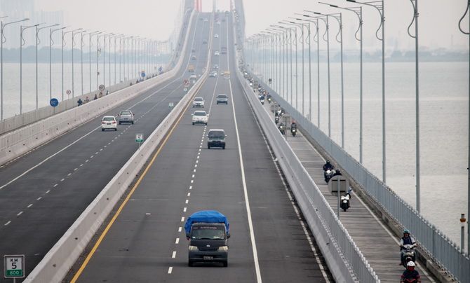 Malam Hari, Suramadu Tutup Tujuh Jam